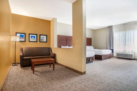 Deluxe Suite, Multiple Beds, Non Smoking | Desk, blackout drapes, iron/ironing board, free WiFi