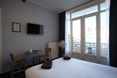 Double Room, Private Bathroom (Balcony) | Iron/ironing board, free WiFi, bed sheets