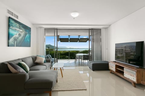 2 Bedroom Premium Apartment Harbor View | Premium bedding, iron/ironing board, WiFi (free), individually decorated