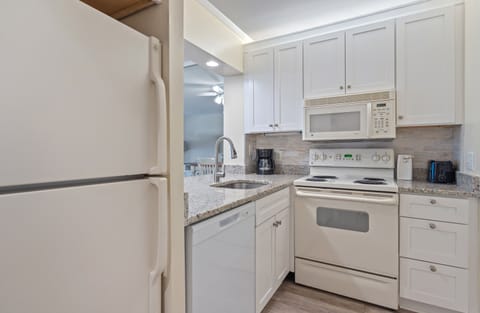 Villa, 1 Bedroom | Private kitchen | Fridge, microwave, stovetop, dishwasher