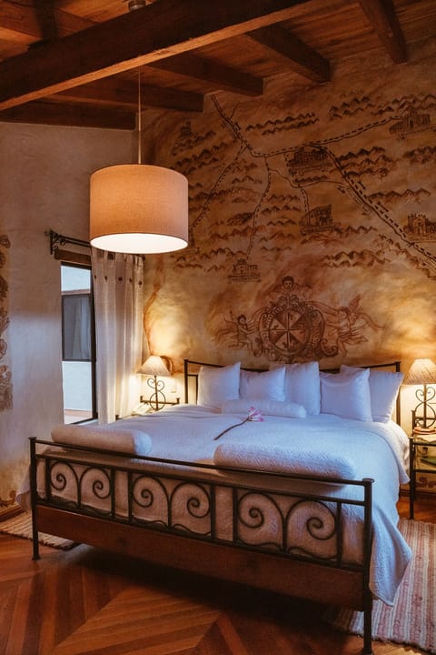 Deluxe Room | Bathroom | Shower, eco-friendly toiletries, hair dryer, bathrobes