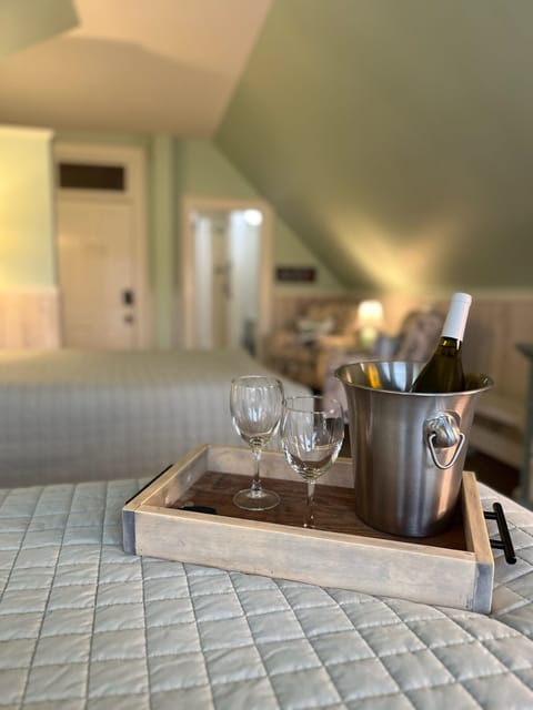 Beach Lake Room | Individually decorated, individually furnished, laptop workspace