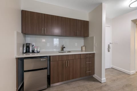 Room, 1 King Bed with Sofa bed (Seating Area) | Desk, blackout drapes, soundproofing, iron/ironing board