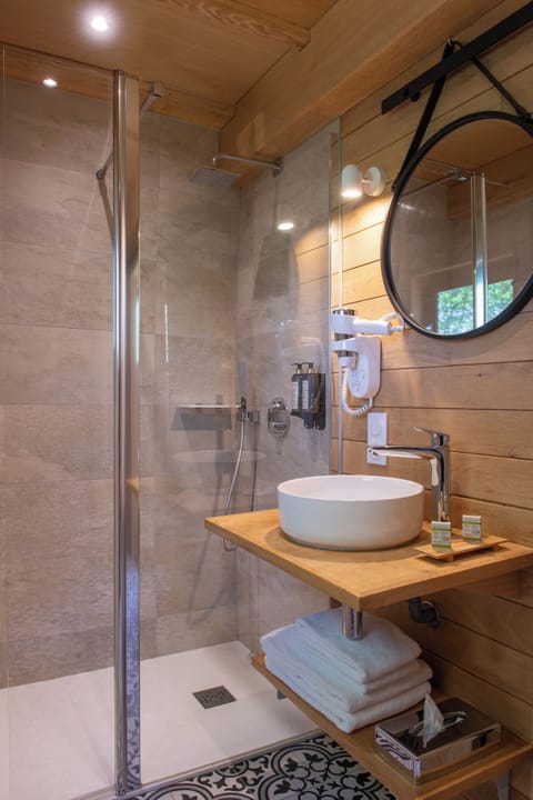 Rainfall showerhead, eco-friendly toiletries, hair dryer, bathrobes