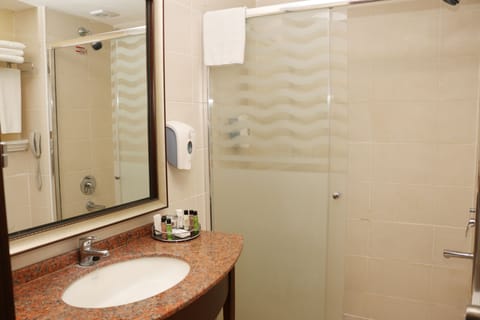 Standard Room | Bathroom | Bathtub, free toiletries, towels