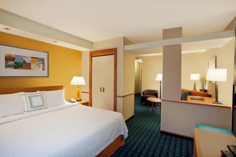 Studio, 1 King Bed with Sofa bed | Premium bedding, desk, laptop workspace, iron/ironing board