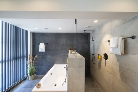 Panoramic Suite, Sea View | Bathroom | Combined shower/tub, free toiletries, hair dryer, towels