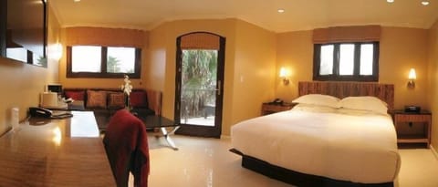 Down comforters, in-room safe, soundproofing, iron/ironing board