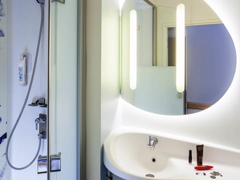 In-room safe, desk, soundproofing, free WiFi