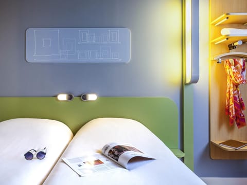 Twin Room, 2 Twin Beds | In-room safe, desk, soundproofing, free WiFi