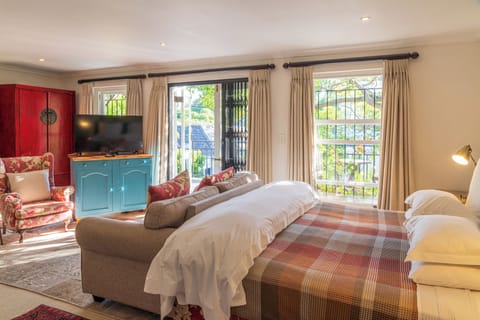 Mountainview room with large patio  | In-room safe, desk, iron/ironing board, free WiFi