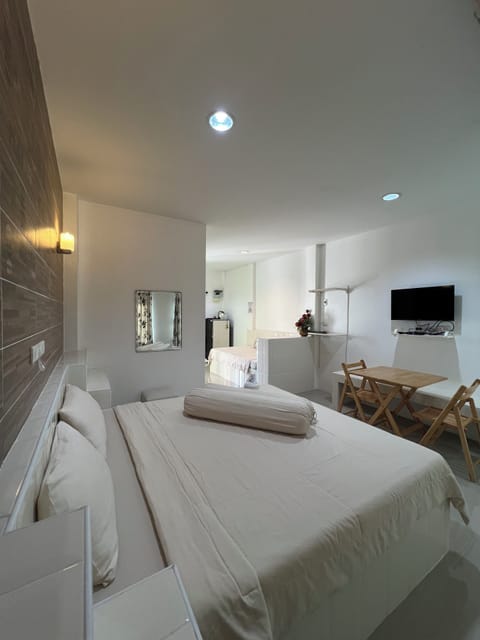 Basic Triple Room | Free WiFi, bed sheets