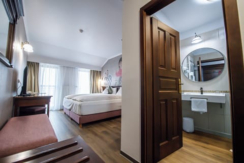 Double Classic | Premium bedding, minibar, in-room safe, desk