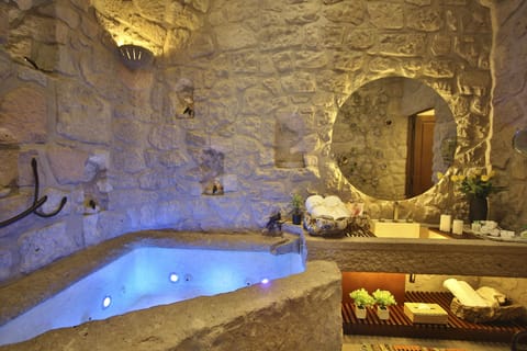 Grand Room (Soledad) | Bathroom | Hair dryer, slippers, towels