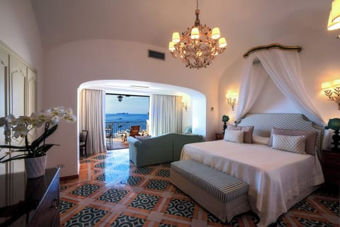 Junior Suite, Terrace, Sea View | Minibar, in-room safe, individually decorated, individually furnished