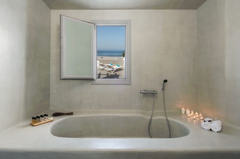 Honeymoon Suite outdoor Tub (Split level, Caldera View) | Bathroom | Shower, free toiletries, hair dryer, bathrobes