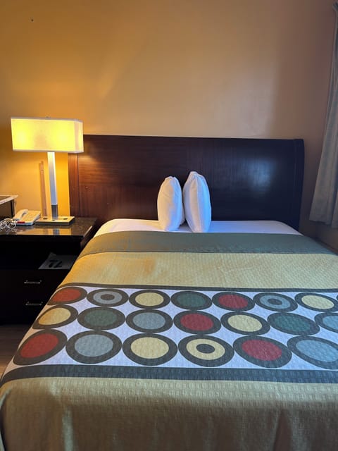 Standard Single Room, 1 Queen Bed, Non Smoking | Individually decorated, individually furnished, desk, free WiFi