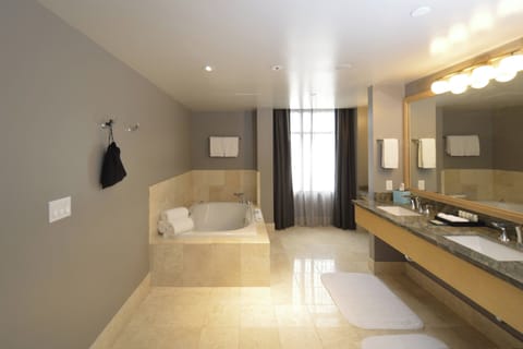 Suite, 1 King Bed, Corner | Bathroom | Free toiletries, hair dryer, towels