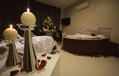 In-room safe, desk, iron/ironing board, free WiFi