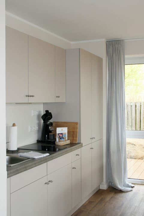 Family Suite | Private kitchen | Fridge, stovetop, coffee/tea maker, electric kettle