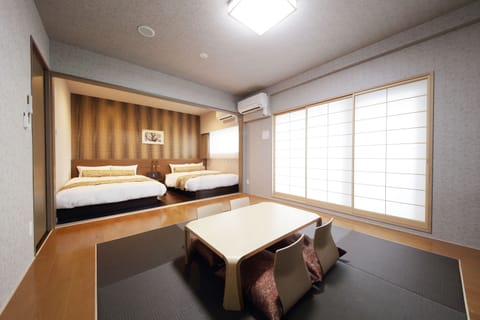 Japanese and Western Style Room, Non Smoking | In-room safe, desk, blackout drapes, soundproofing