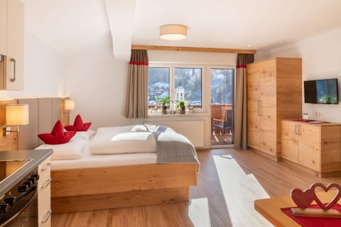 Comfort Studio, 1 Bedroom, Mountain View (cleaning fee 75 EUR) | Living room | 32-inch LCD TV with cable channels, TV