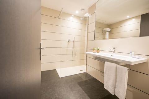 Triple Room | Minibar, in-room safe, desk, soundproofing