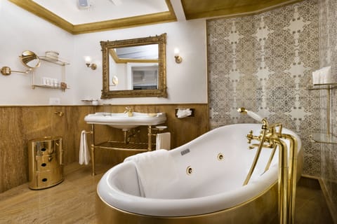 Signature Suite, Sea View | Bathroom | Shower, free toiletries, hair dryer, bathrobes