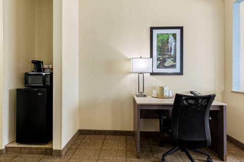 Suite, Non Smoking (2 Queen Beds) | Desk, iron/ironing board, free WiFi, bed sheets