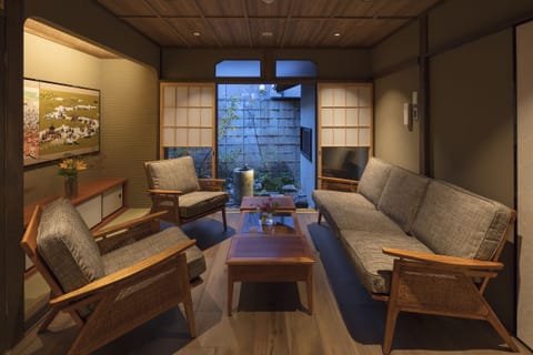 Kiyomizu Gojo Sumitsugu | Living area | Flat-screen TV