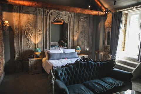 Le Petit Chateau Deluxe Double | In-room safe, desk, laptop workspace, iron/ironing board