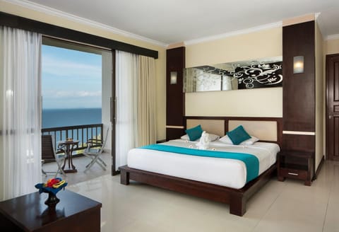 Junior Suite, 1 King Bed, Garden View | In-room safe, desk, free WiFi, bed sheets