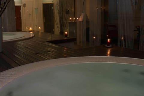 Couples treatment rooms, sauna, hot tub, steam room, Turkish bath