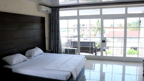 Executive Suite | Desk, soundproofing, WiFi (free)