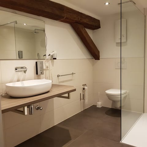 Shower, free toiletries, hair dryer, towels