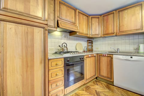 Apartment | Private kitchen | Fridge, microwave, stovetop, dishwasher