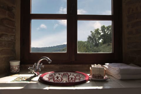 Superior Double Room | Bathroom | Free toiletries, hair dryer, slippers, towels