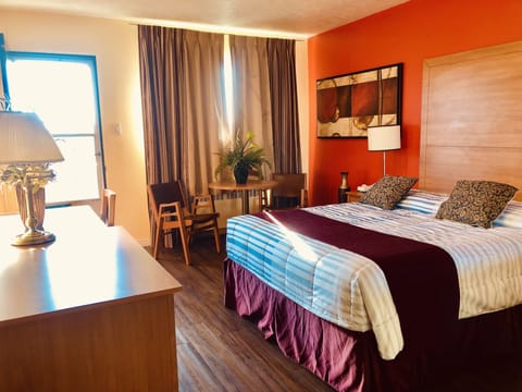 Standard Room, 1 Queen Bed, Non Smoking | Premium bedding, desk, free WiFi