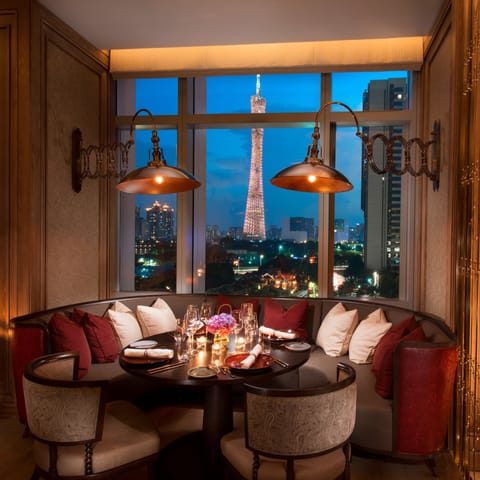 3 restaurants; breakfast, lunch, dinner, and brunch served