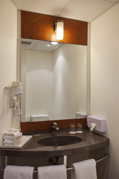 Shower, eco-friendly toiletries, hair dryer, towels