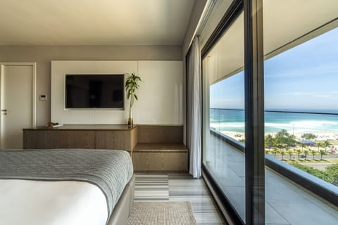 Suite Deluxe com Piscina Frente | 1 bedroom, premium bedding, minibar, in-room safe