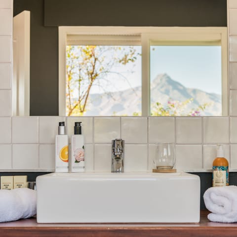 Suite, Terrace | Bathroom | Free toiletries, hair dryer, bathrobes, slippers