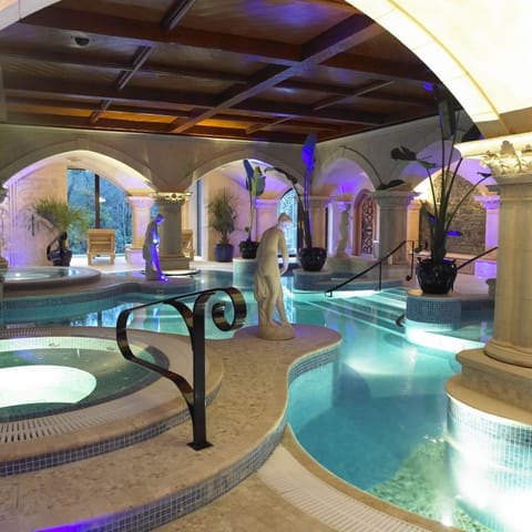 Indoor pool, sun loungers