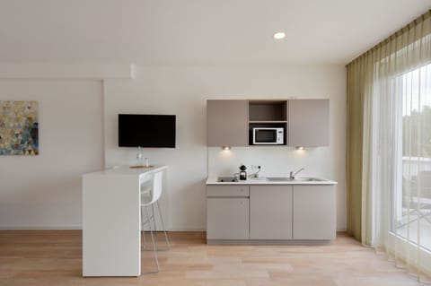 Xtra Luxury Apartment | Private kitchen | Fridge, espresso maker, coffee/tea maker, electric kettle