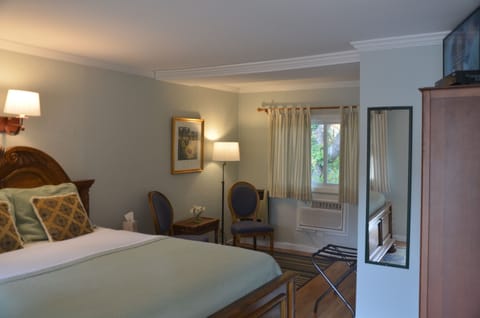 Finch's Cup | Desk, iron/ironing board, free WiFi, bed sheets