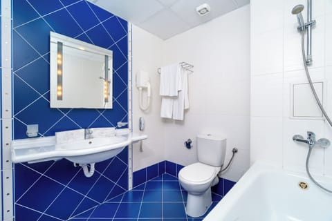 Double or Twin Room | Bathroom | Free toiletries, hair dryer, towels, soap