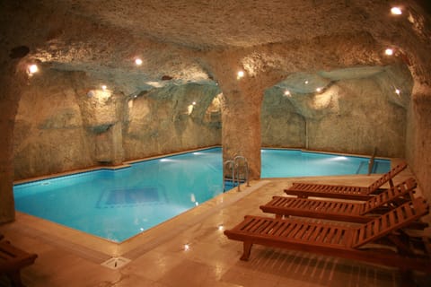 Indoor pool, sun loungers