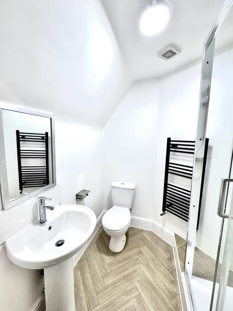 Free toiletries, towels, shampoo, toilet paper