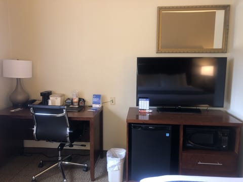 In-room safe, desk, blackout drapes, soundproofing