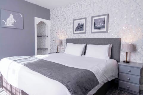 Double Room | Iron/ironing board, free WiFi, bed sheets